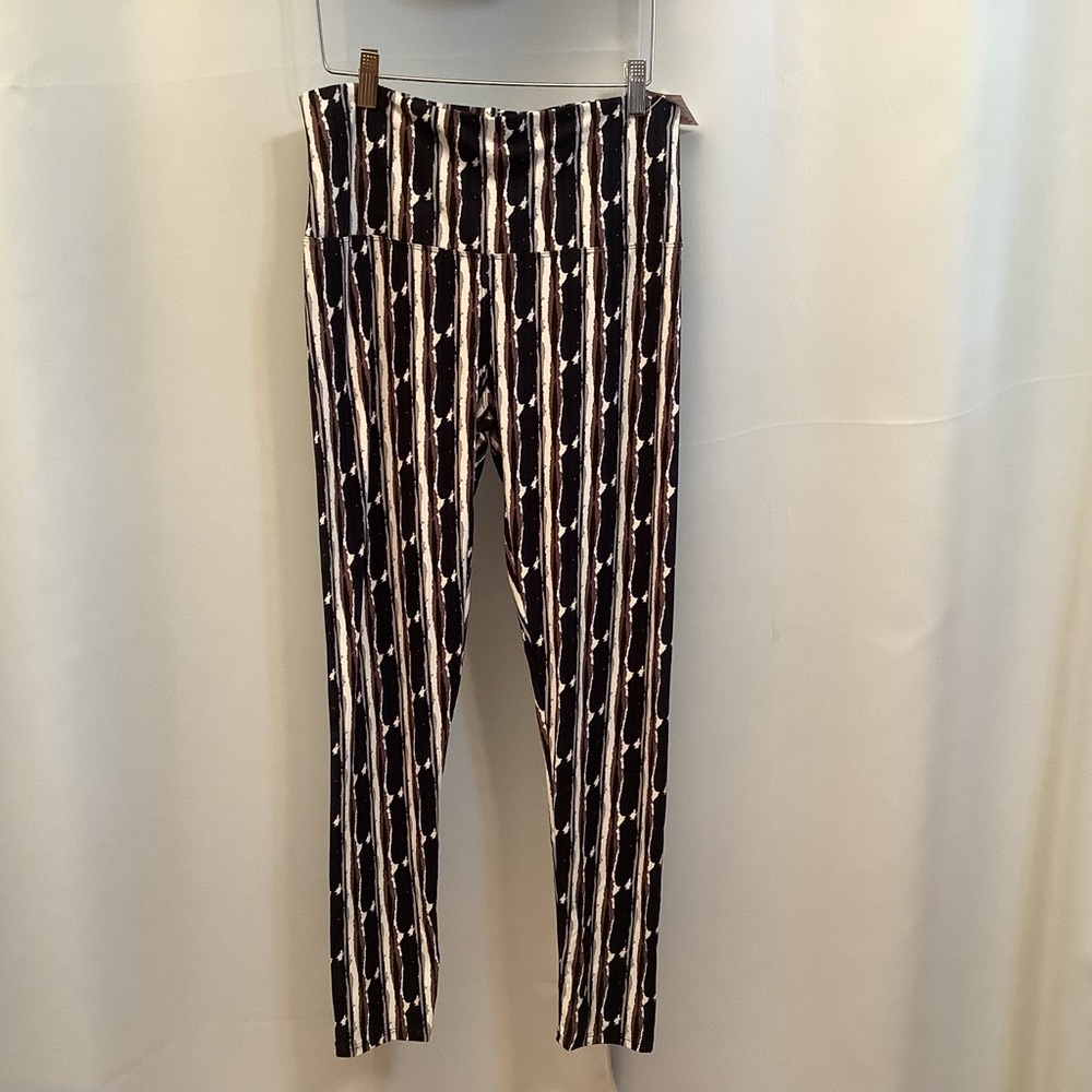 Leggings Women’s Size 12-16 Yoga Waistband Alberta Pattern